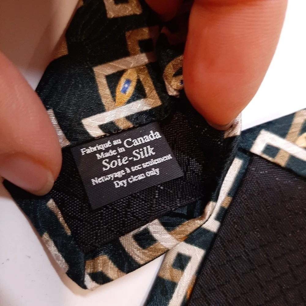 MADISON AVENUE Patterned Silk Tie Made In Canada Diamond Gold Green